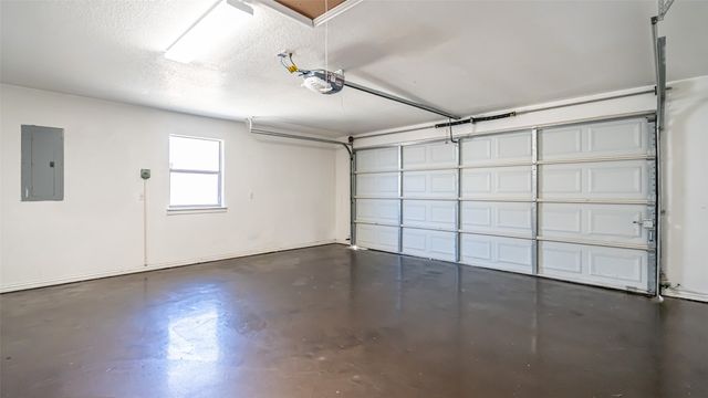 622 Parker Lane, Granbury, TX 76048
