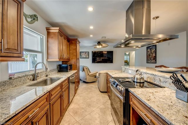 1122 El Dorado PKWY E, Cape Coral, FL 33904