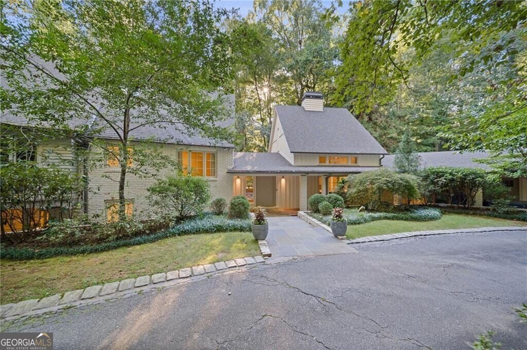 695 W Conway Drive, Atlanta, GA 30327 — exterior