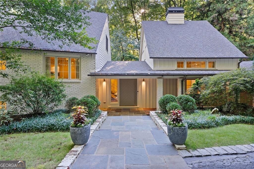 695 W Conway Drive, Atlanta, GA 30327 — photo 2
