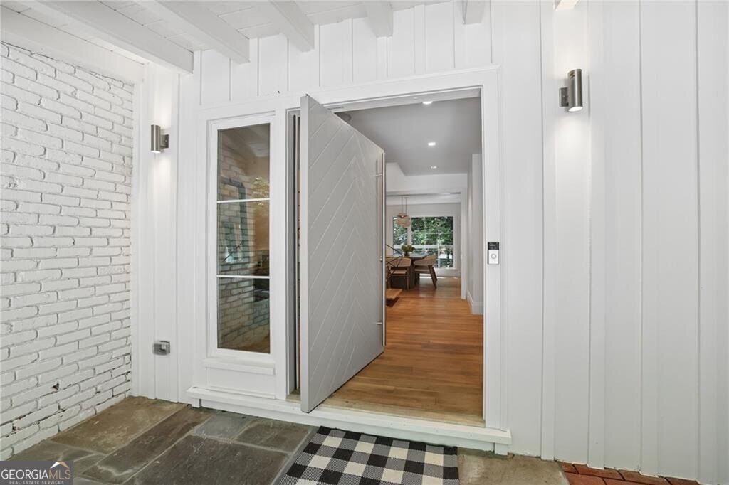 695 W Conway Drive, Atlanta, GA 30327 — photo 4