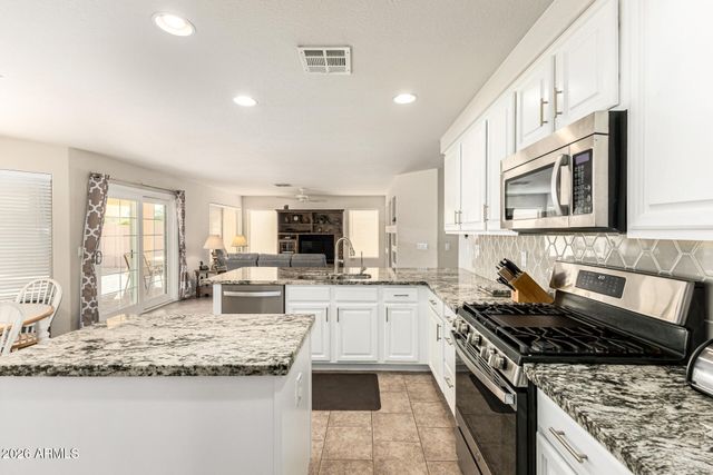 2381 E AUGUSTA Avenue, Chandler, AZ 85249