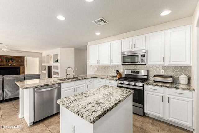 2381 E AUGUSTA Avenue, Chandler, AZ 85249