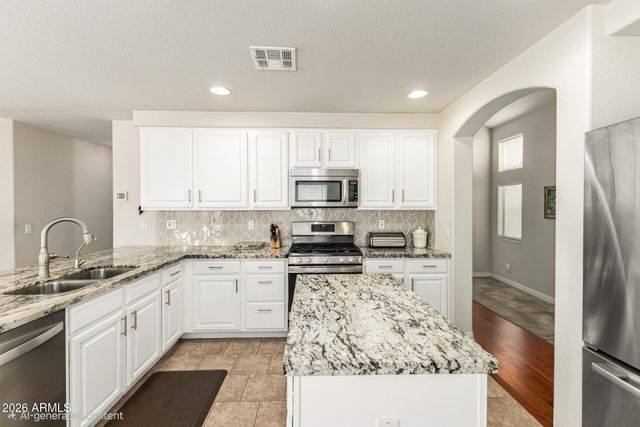 2381 E AUGUSTA Avenue, Chandler, AZ 85249