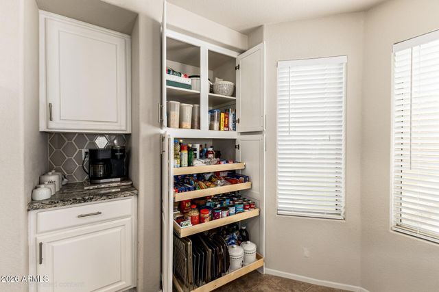 2381 E AUGUSTA Avenue, Chandler, AZ 85249