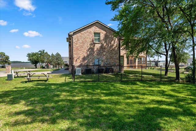 208 Cape Shore Drive, Mabank, TX 75143