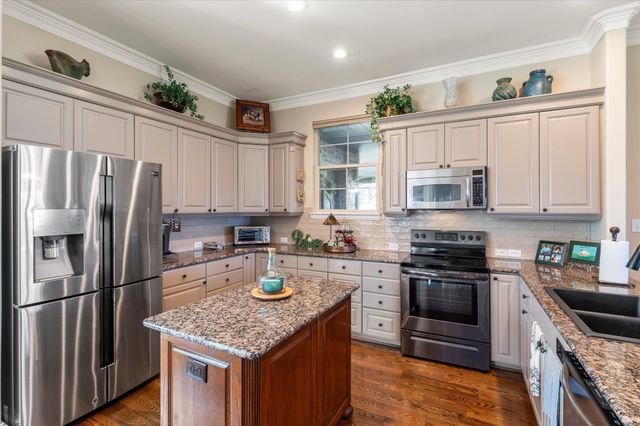 208 Cape Shore Drive, Mabank, TX 75143