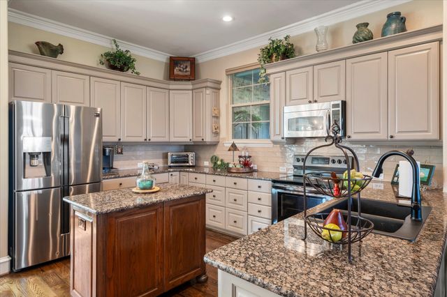 208 Cape Shore Drive, Mabank, TX 75143