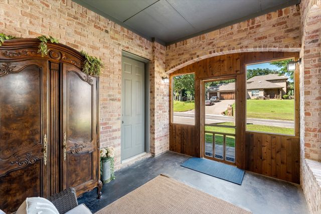 208 Cape Shore Drive, Mabank, TX 75143