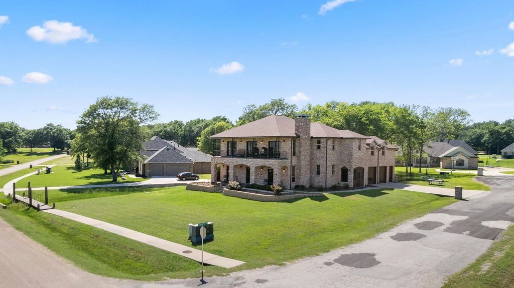 208 Cape Shore Drive, Mabank, TX 75143