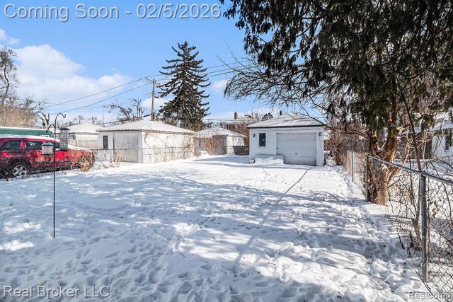 15390 Auburn Street, Detroit, MI 48223