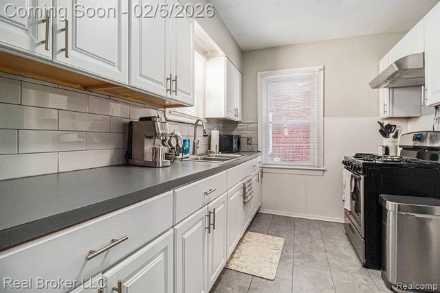 15390 Auburn Street, Detroit, MI 48223