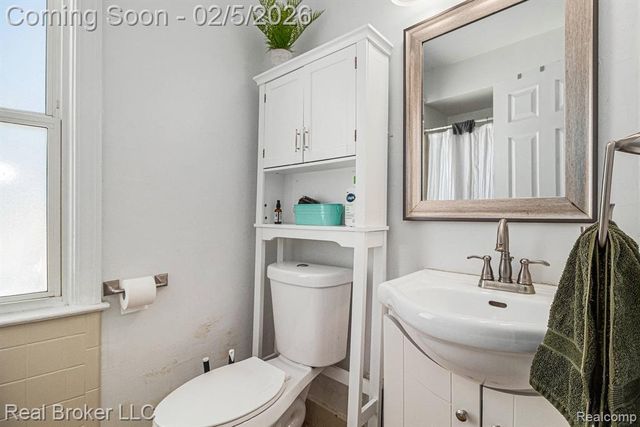 15390 Auburn Street, Detroit, MI 48223