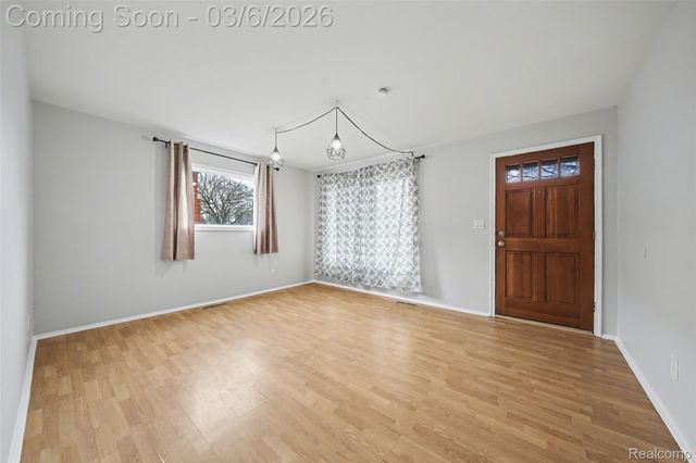 9228 Mueller Street, Taylor, MI 48180