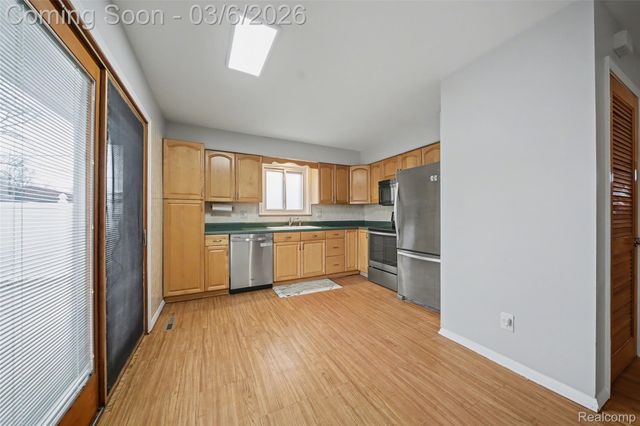 9228 Mueller Street, Taylor, MI 48180