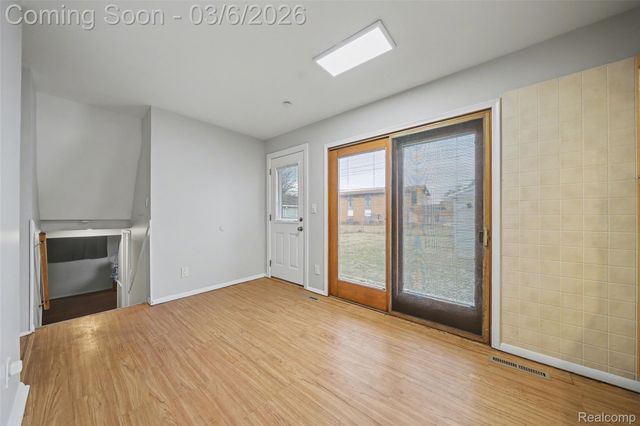 9228 Mueller Street, Taylor, MI 48180