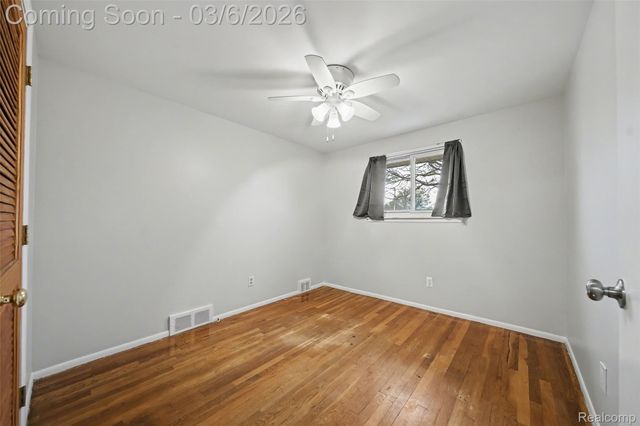 9228 Mueller Street, Taylor, MI 48180