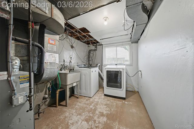 9228 Mueller Street, Taylor, MI 48180