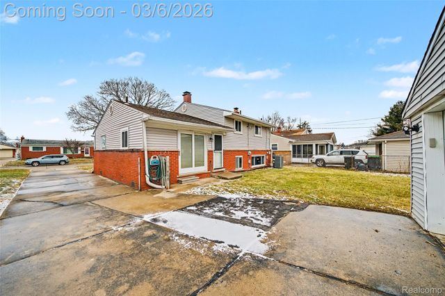 9228 Mueller Street, Taylor, MI 48180
