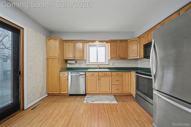 9228 Mueller Street, Taylor, MI 48180