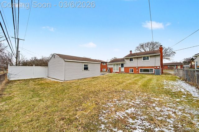 9228 Mueller Street, Taylor, MI 48180