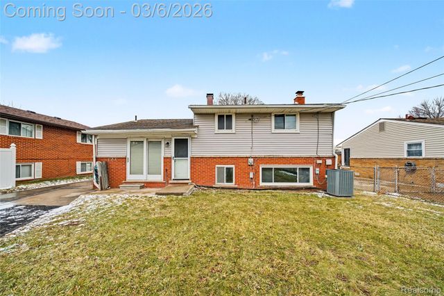 9228 Mueller Street, Taylor, MI 48180