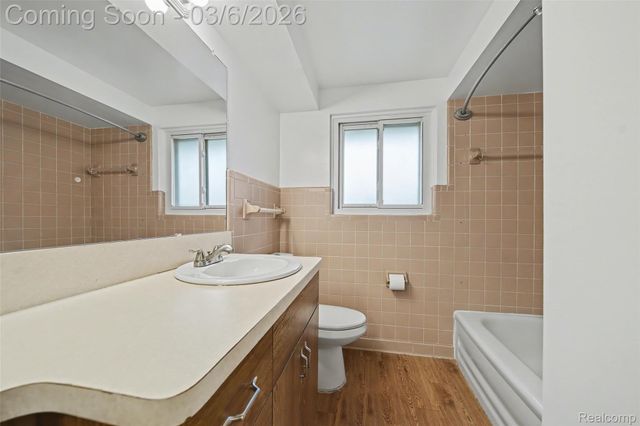 9228 Mueller Street, Taylor, MI 48180