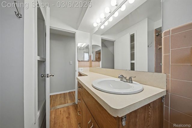 9228 Mueller Street, Taylor, MI 48180