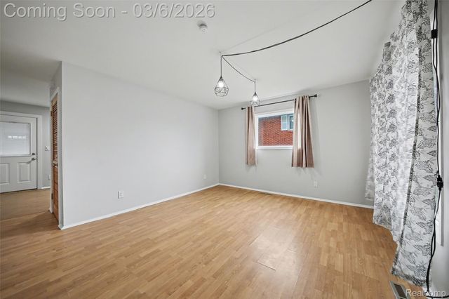 9228 Mueller Street, Taylor, MI 48180