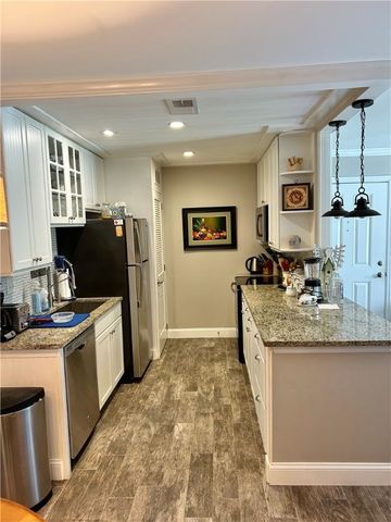 850 Mallery Street 9W, St Simons Island, GA 31522