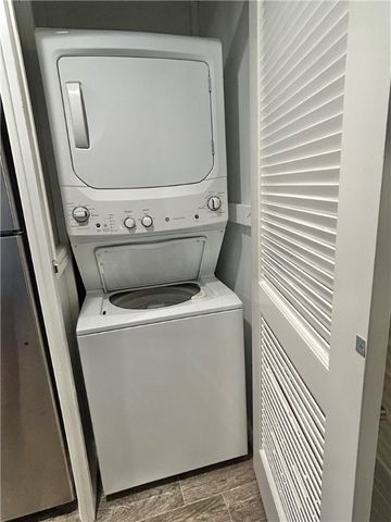 850 Mallery Street 9W, St Simons Island, GA 31522