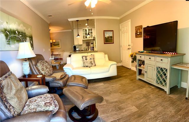 850 Mallery Street 9W, St Simons Island, GA 31522