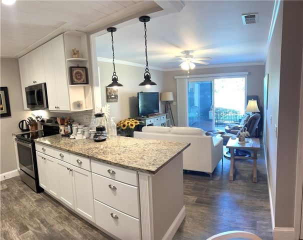 850 Mallery Street 9W, St Simons Island, GA 31522