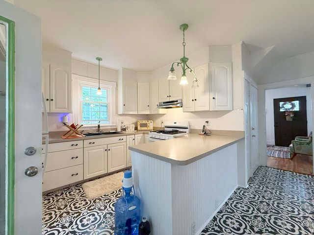 122 Armour St, New Bedford, MA 02740