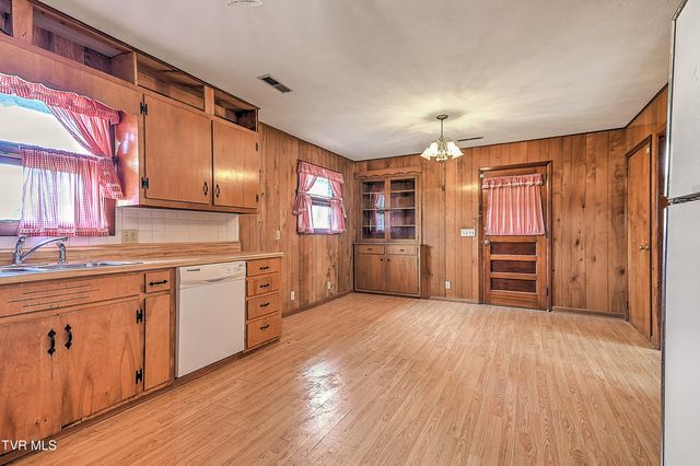 741 Gray Sta-Sul Springs Road, Gray, TN 37615