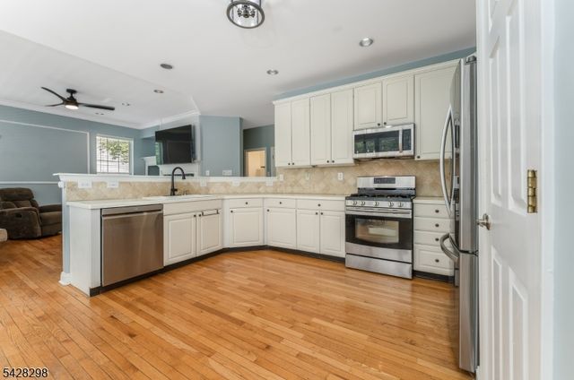 8 Miller Ln, Readington Twp., NJ 08889