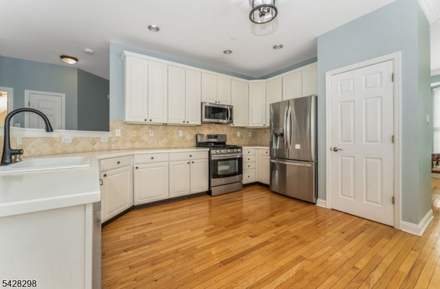 8 Miller Ln, Readington Twp., NJ 08889