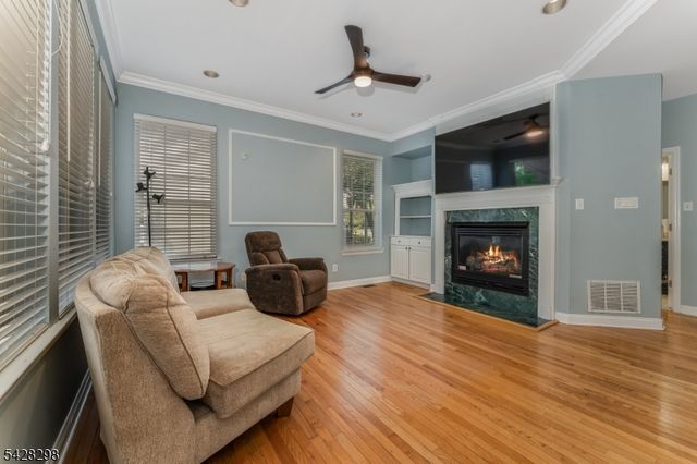 8 Miller Ln, Readington Twp., NJ 08889
