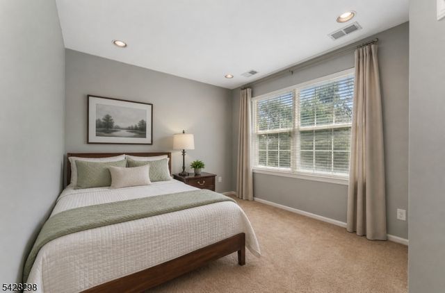 8 Miller Ln, Readington Twp., NJ 08889