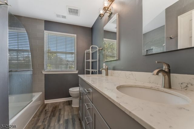 8 Miller Ln, Readington Twp., NJ 08889