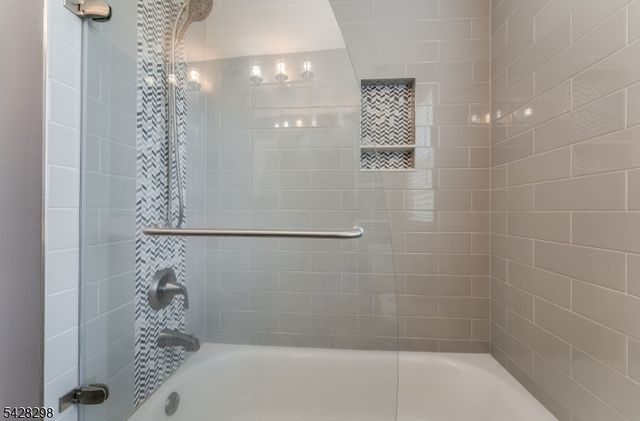 8 Miller Ln, Readington Twp., NJ 08889