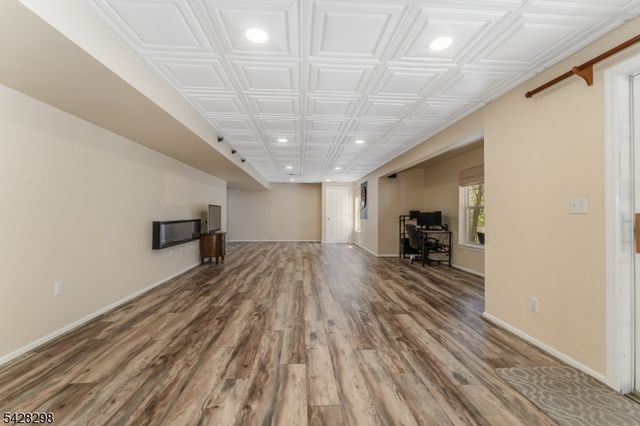 8 Miller Ln, Readington Twp., NJ 08889