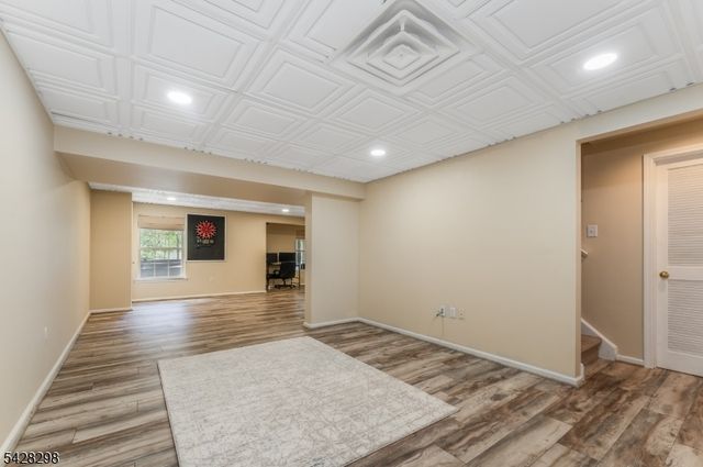 8 Miller Ln, Readington Twp., NJ 08889