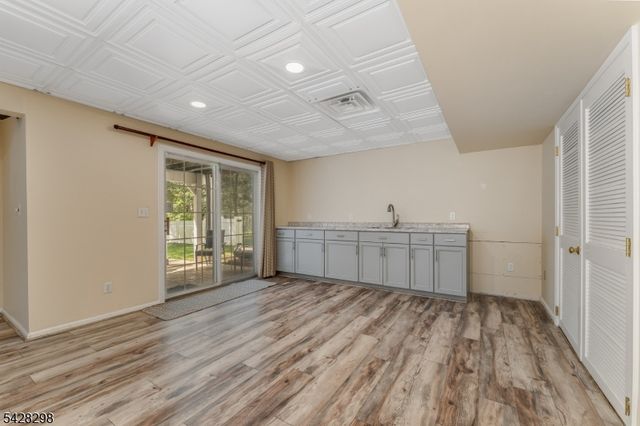 8 Miller Ln, Readington Twp., NJ 08889