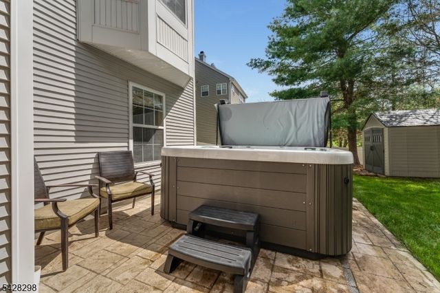 8 Miller Ln, Readington Twp., NJ 08889