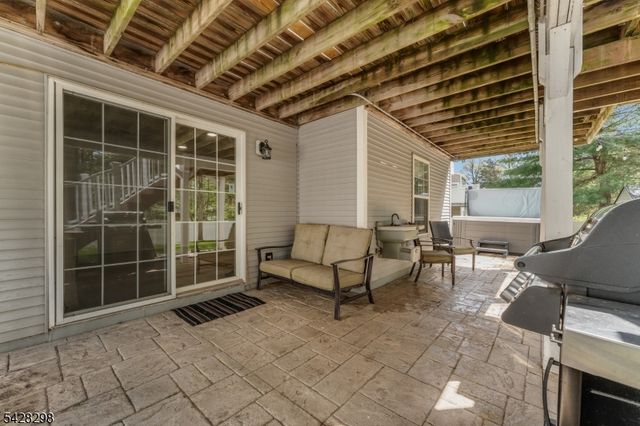 8 Miller Ln, Readington Twp., NJ 08889