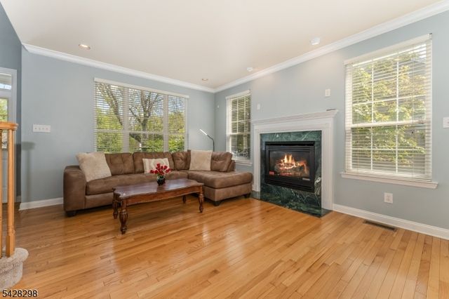 8 Miller Ln, Readington Twp., NJ 08889