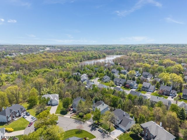 8 Miller Ln, Readington Twp., NJ 08889