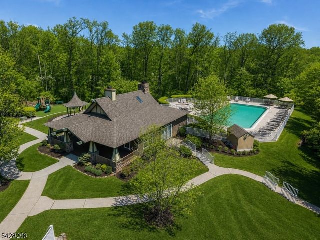 8 Miller Ln, Readington Twp., NJ 08889