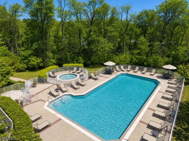 8 Miller Ln, Readington Twp., NJ 08889